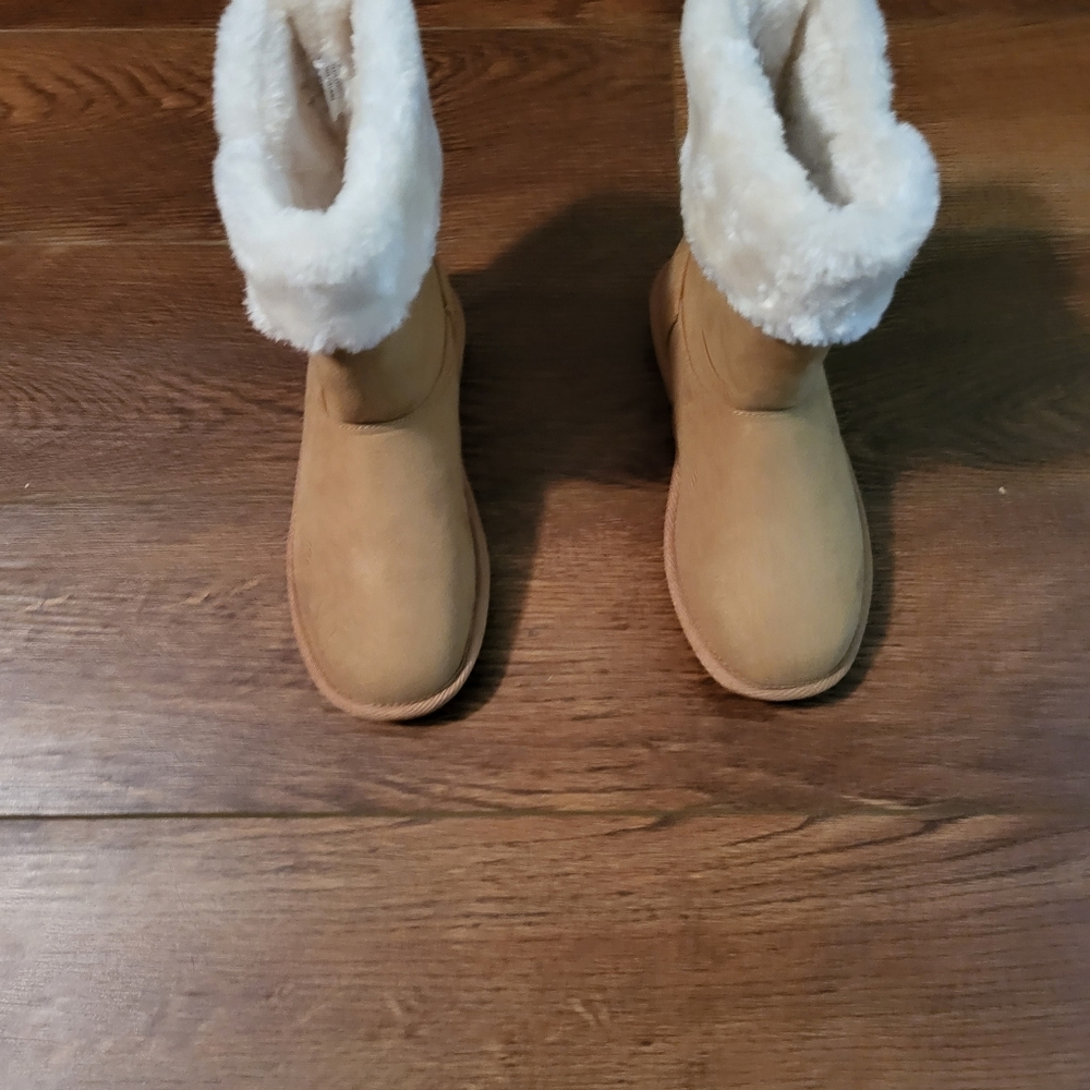 Thereabouts Big Girl Flat Heel Aubree Winter Boots nwot Size 2 Big girls